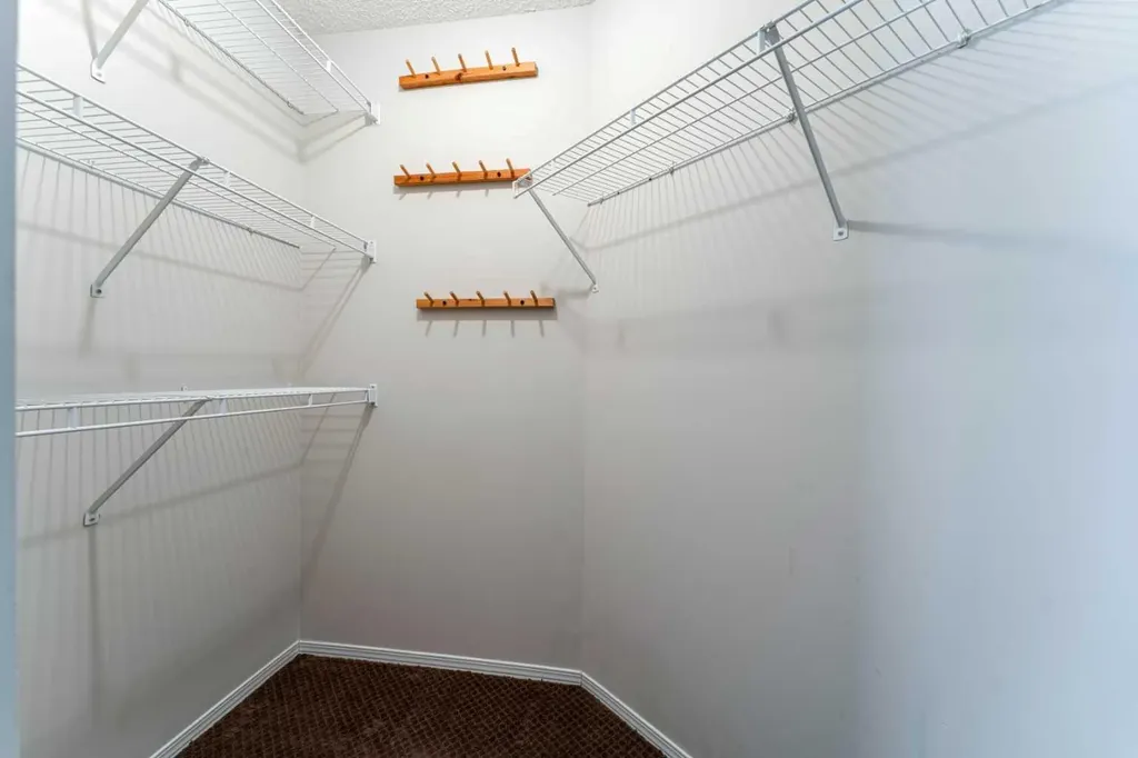 1717 60 Street SE Calgary AB T2A 7Y7
