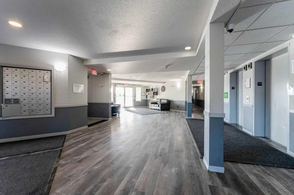 1717 60 Street SE Calgary AB T2A 7Y7