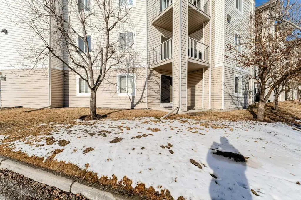 1717 60 Street SE Calgary AB T2A 7Y7