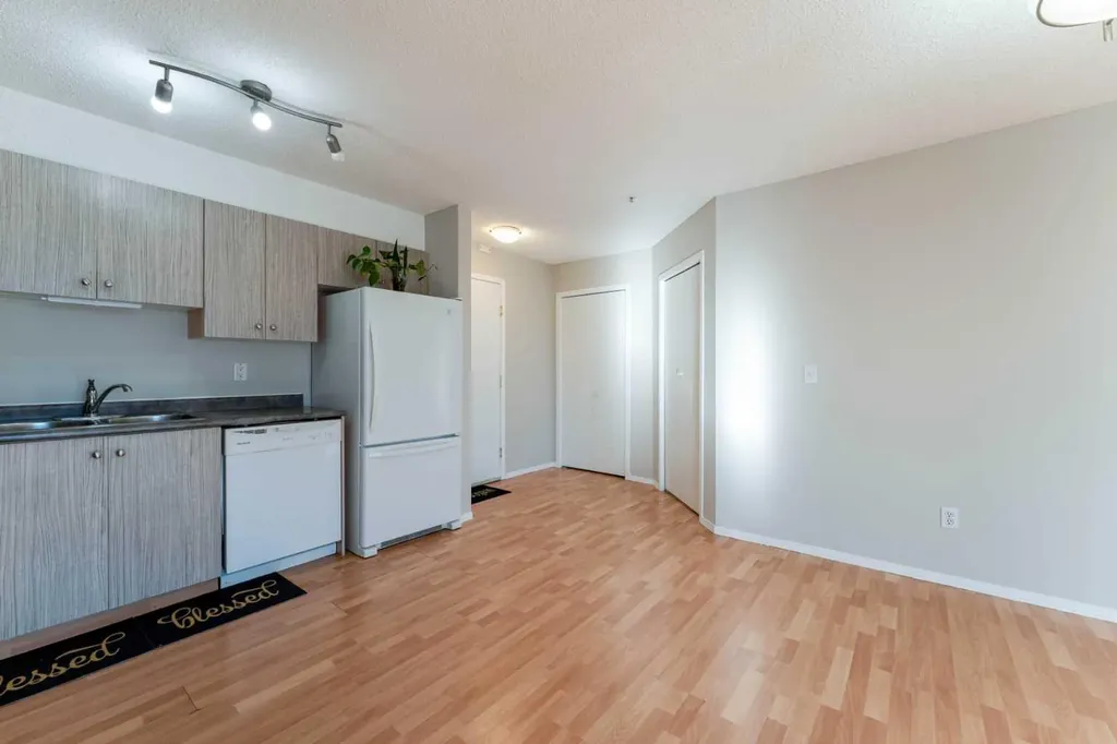 1717 60 Street SE Calgary AB T2A 7Y7