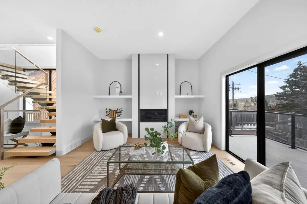 5239 22 Avenue NW Calgary AB T3B 0Z1