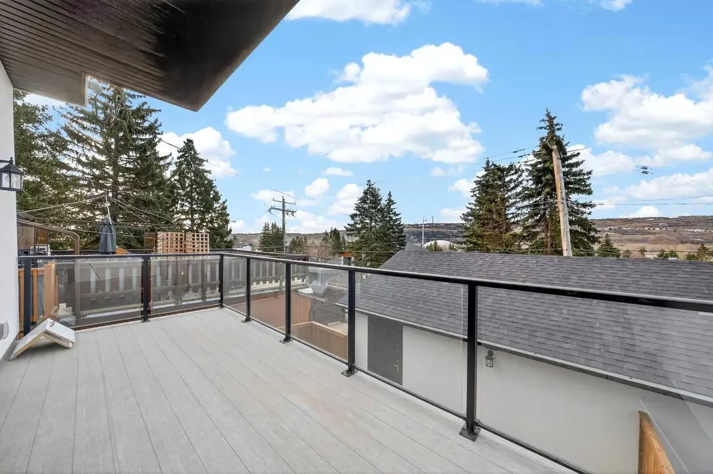 5239 22 Avenue NW Calgary AB T3B 0Z1