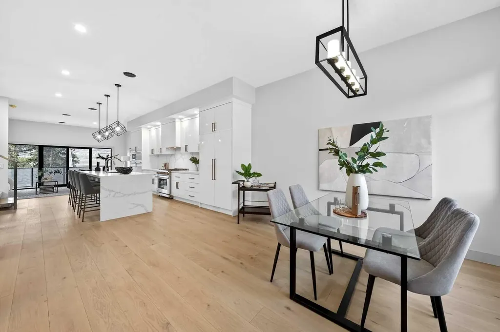 5239 22 Avenue NW Calgary AB T3B 0Z1