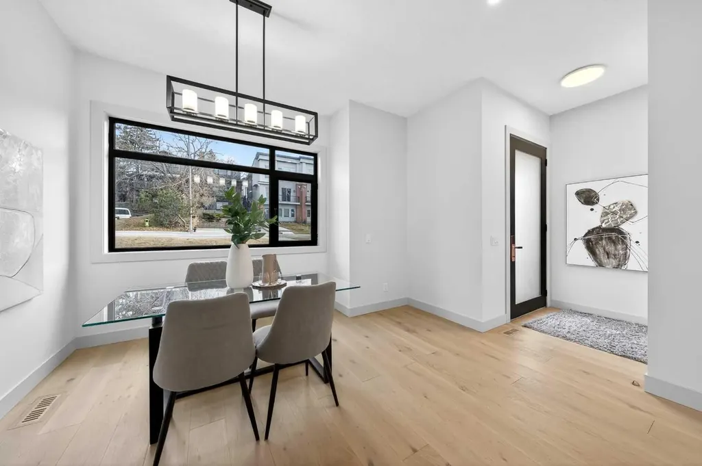 5239 22 Avenue NW Calgary AB T3B 0Z1