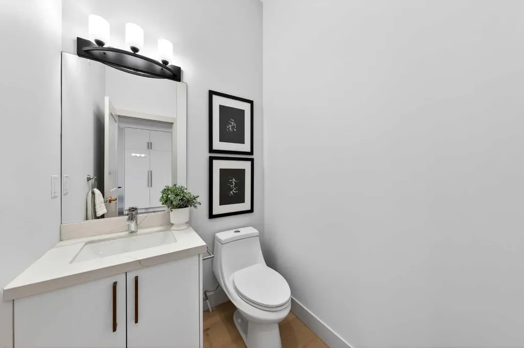 5239 22 Avenue NW Calgary AB T3B 0Z1