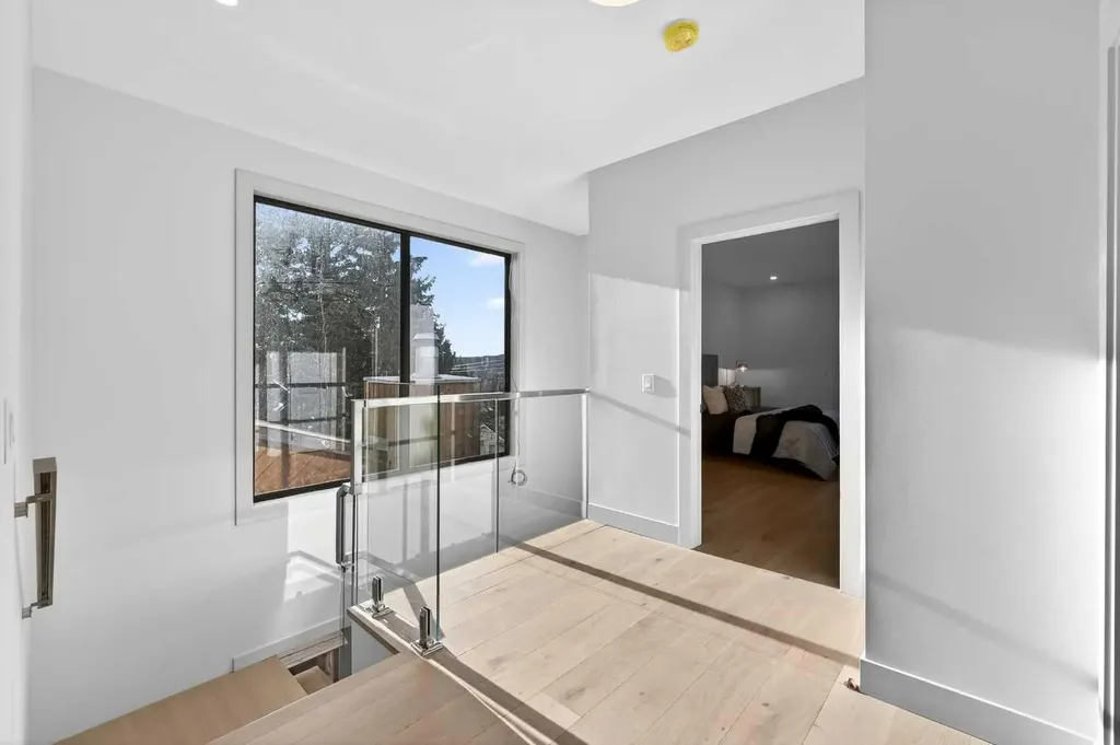 5239 22 Avenue NW Calgary AB T3B 0Z1
