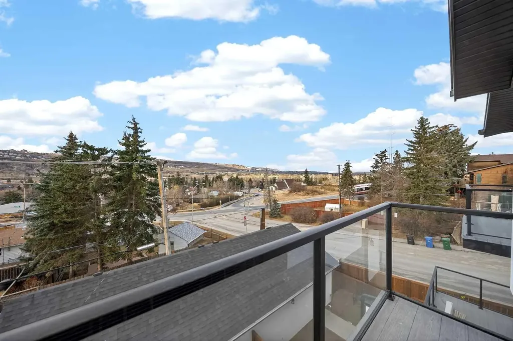 5239 22 Avenue NW Calgary AB T3B 0Z1