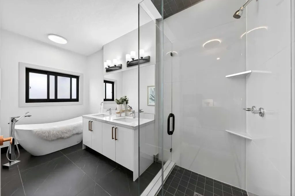 5239 22 Avenue NW Calgary AB T3B 0Z1