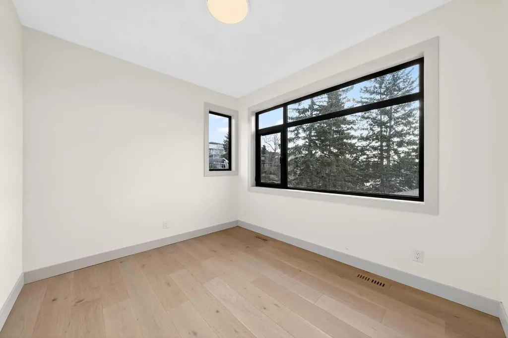 5239 22 Avenue NW Calgary AB T3B 0Z1