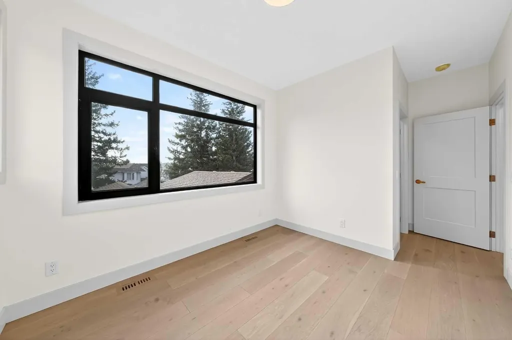 5239 22 Avenue NW Calgary AB T3B 0Z1