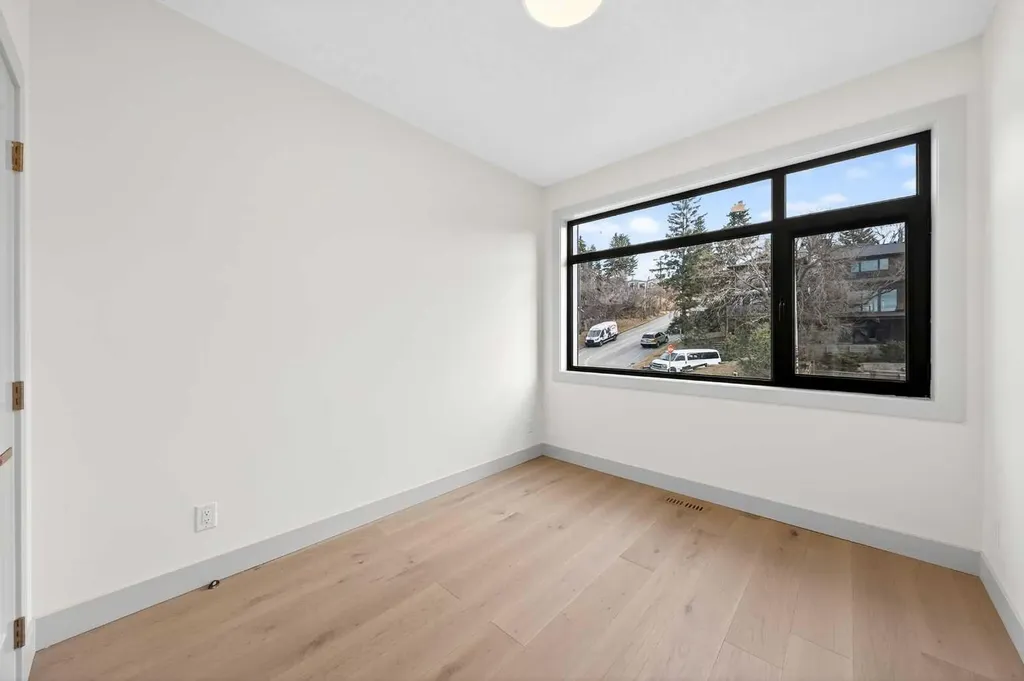 5239 22 Avenue NW Calgary AB T3B 0Z1