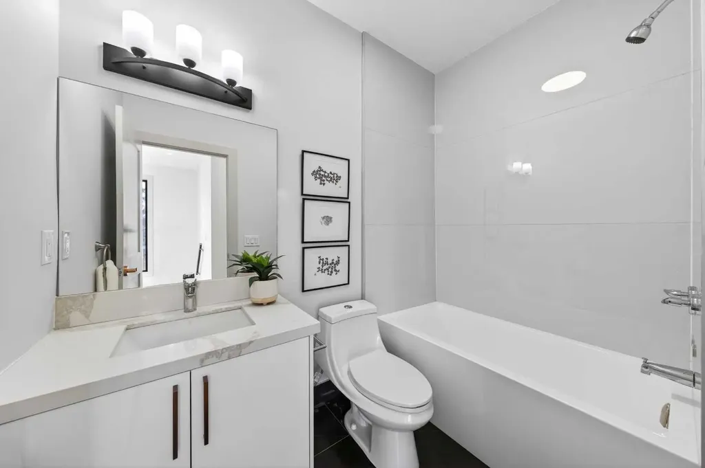 5239 22 Avenue NW Calgary AB T3B 0Z1