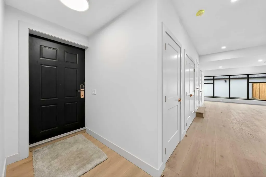 5239 22 Avenue NW Calgary AB T3B 0Z1