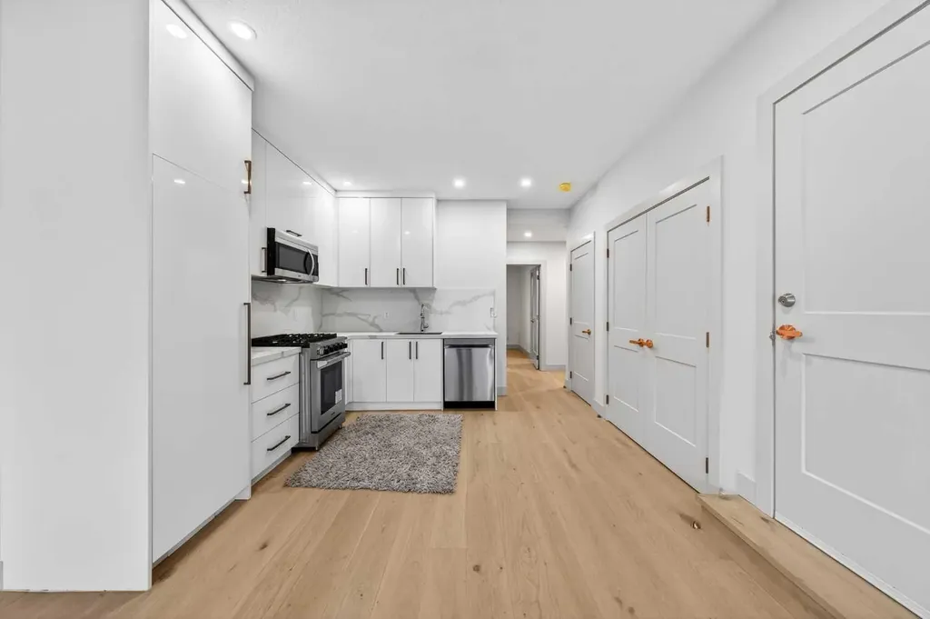 5239 22 Avenue NW Calgary AB T3B 0Z1