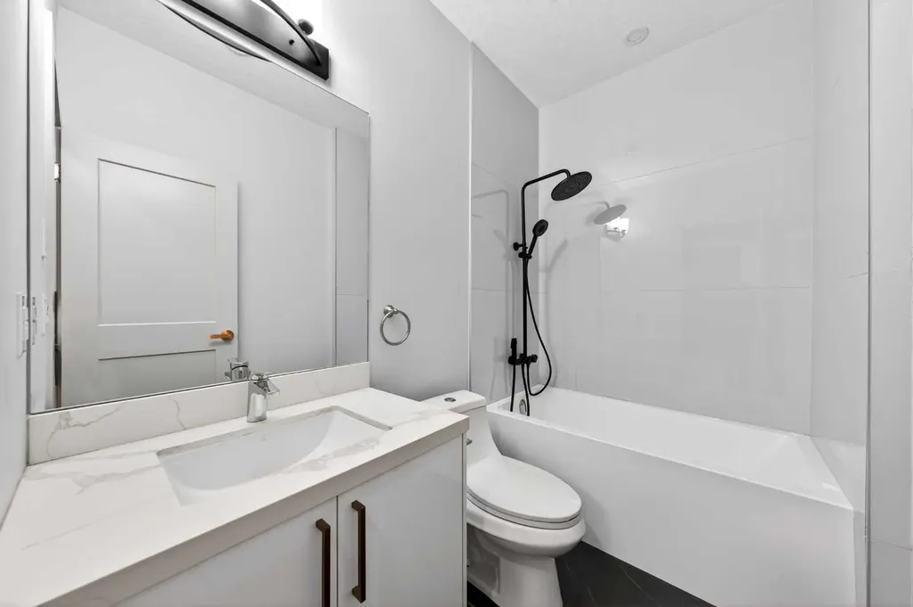 5239 22 Avenue NW Calgary AB T3B 0Z1