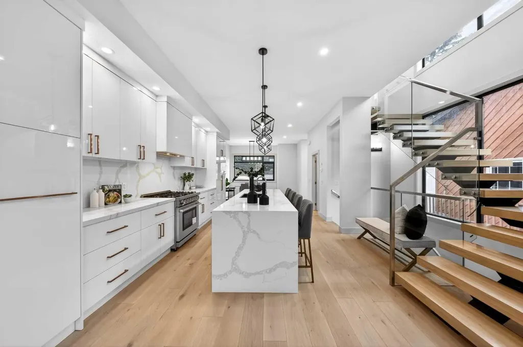 5239 22 Avenue NW Calgary AB T3B 0Z1