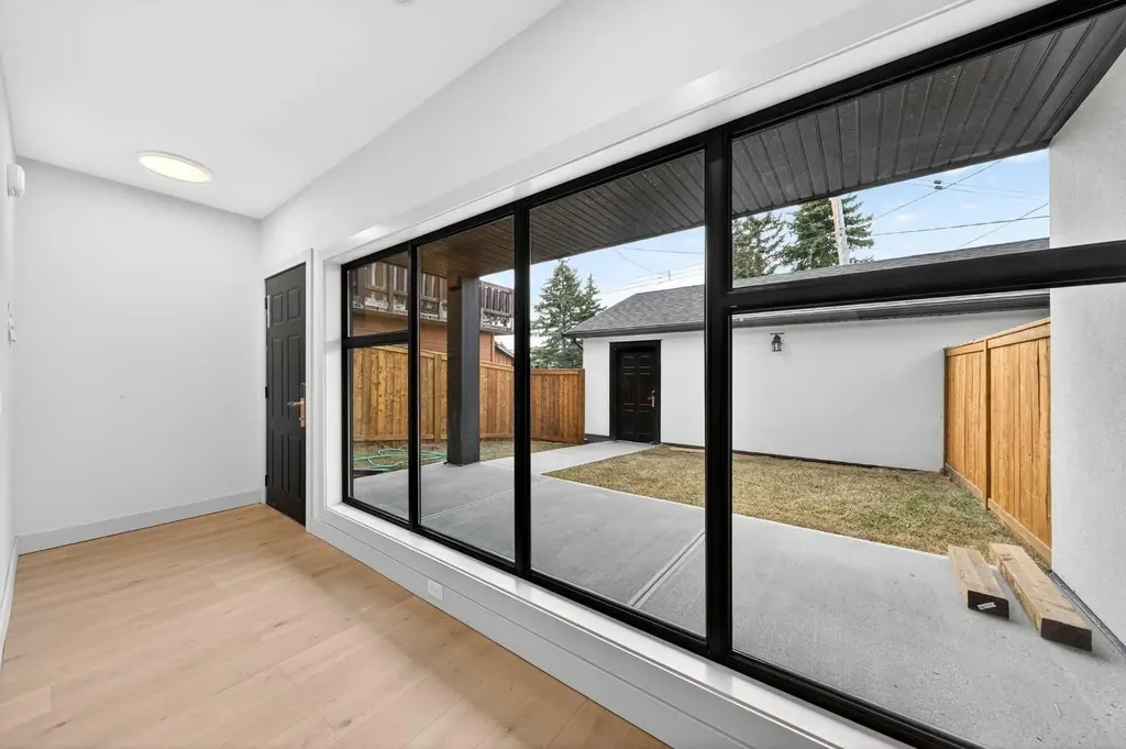 5239 22 Avenue NW Calgary AB T3B 0Z1