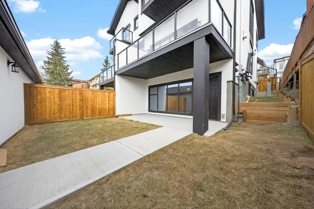 5239 22 Avenue NW Calgary AB T3B 0Z1