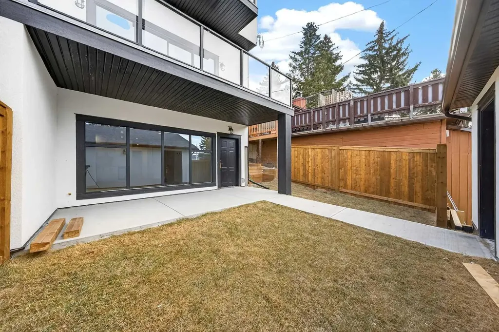 5239 22 Avenue NW Calgary AB T3B 0Z1