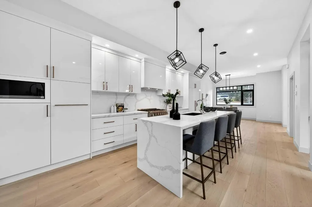 5239 22 Avenue NW Calgary AB T3B 0Z1