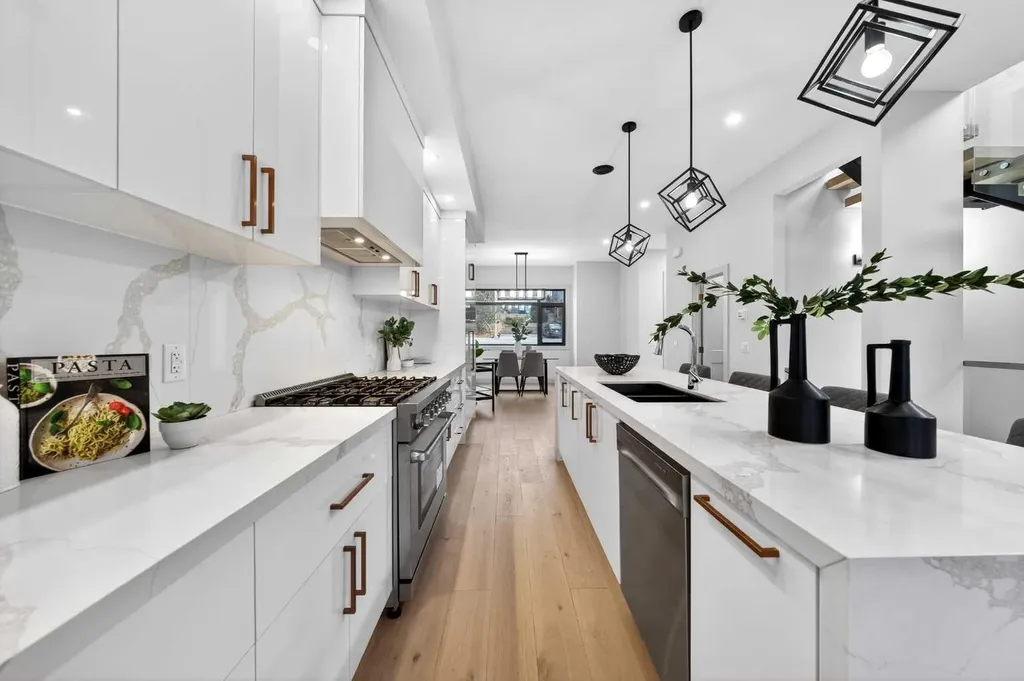 5239 22 Avenue NW Calgary AB T3B 0Z1