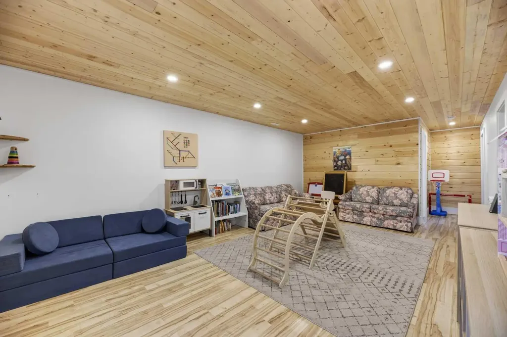 1012 2 Street NE Sundre AB T0M 1X0