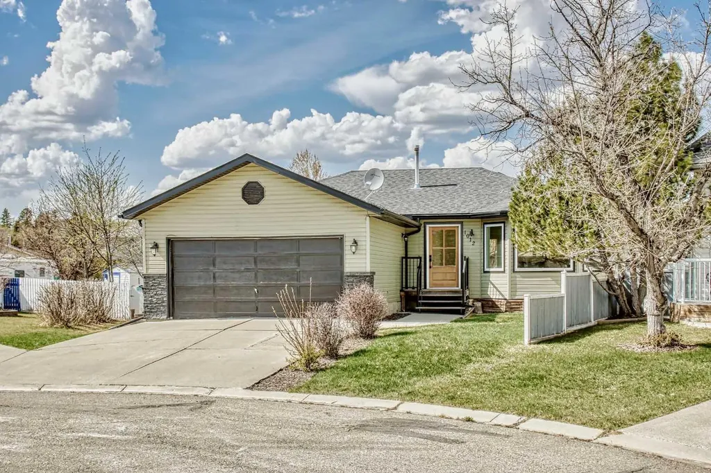1012 2 Street NE Sundre AB T0M 1X0