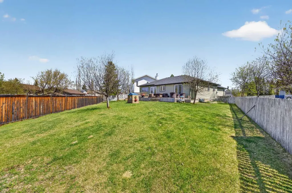 1012 2 Street NE Sundre AB T0M 1X0