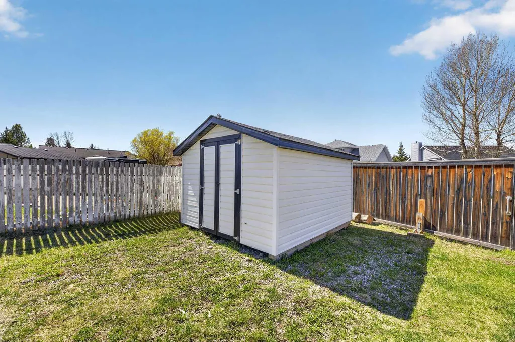 1012 2 Street NE Sundre AB T0M 1X0