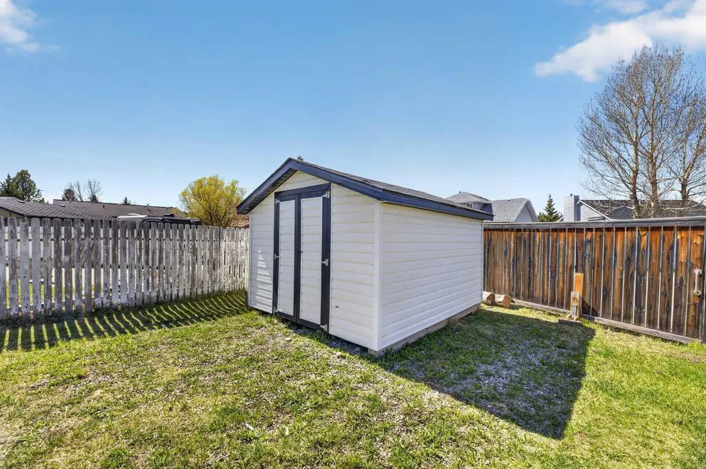 1012 2 Street NE Sundre AB T0M 1X0