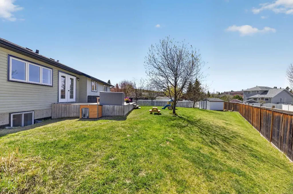 1012 2 Street NE Sundre AB T0M 1X0