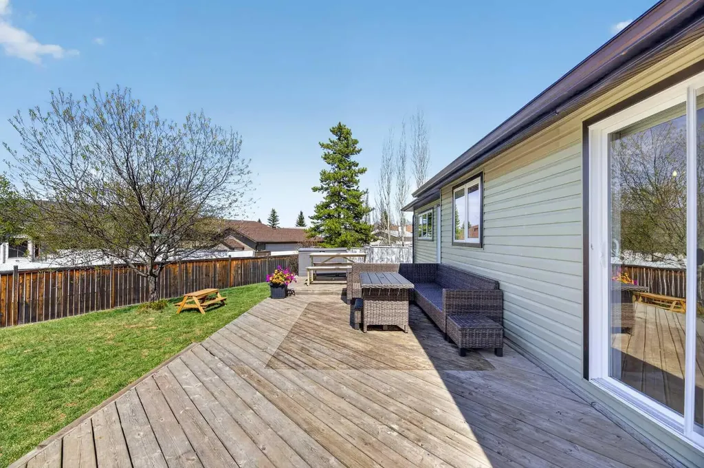 1012 2 Street NE Sundre AB T0M 1X0