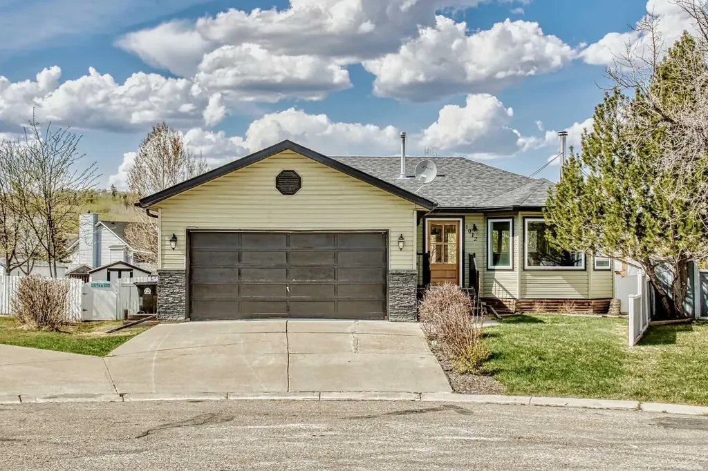1012 2 Street NE Sundre AB T0M 1X0