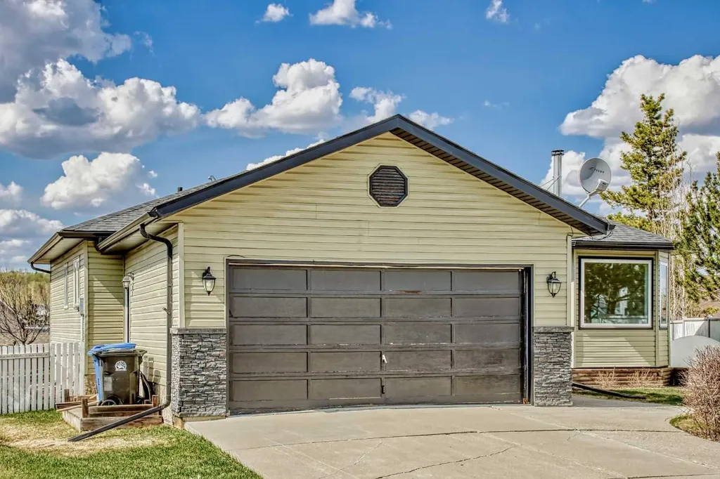 1012 2 Street NE Sundre AB T0M 1X0