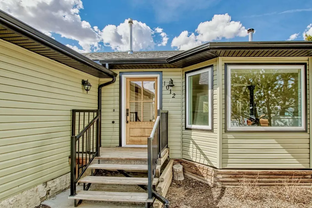 1012 2 Street NE Sundre AB T0M 1X0