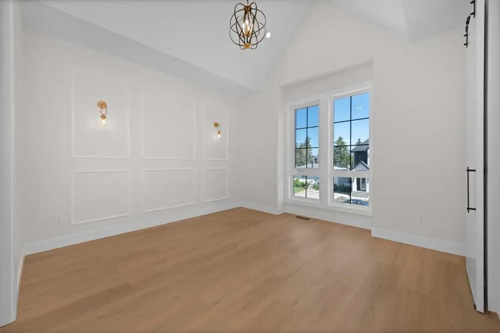 6427 33 Avenue NW Calgary AB T3B 1K9