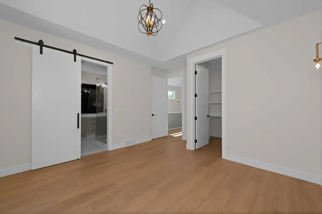 6427 33 Avenue NW Calgary AB T3B 1K9