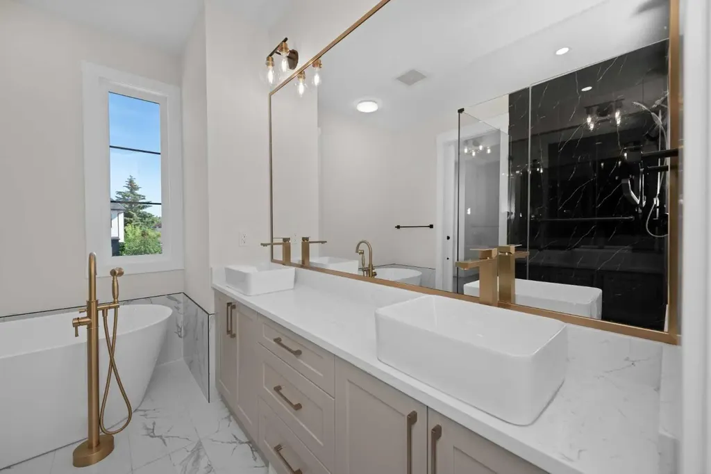 6427 33 Avenue NW Calgary AB T3B 1K9