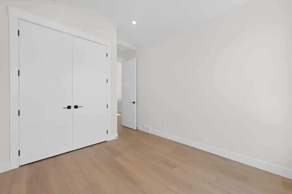 6427 33 Avenue NW Calgary AB T3B 1K9