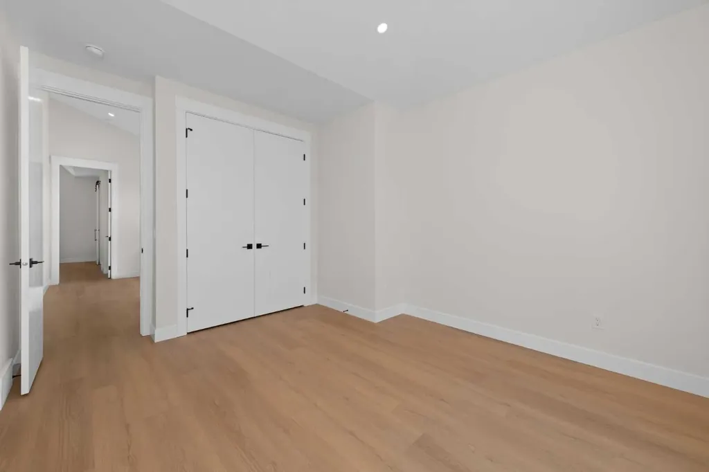 6427 33 Avenue NW Calgary AB T3B 1K9