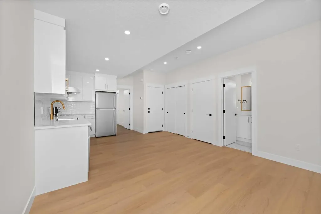 6427 33 Avenue NW Calgary AB T3B 1K9
