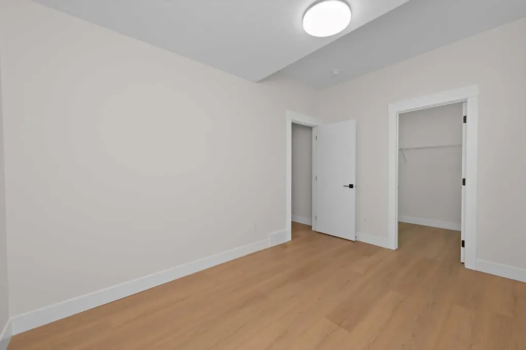 6427 33 Avenue NW Calgary AB T3B 1K9