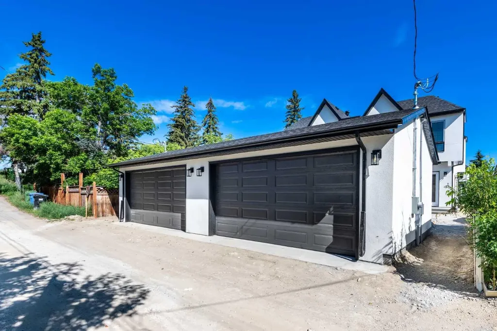 6427 33 Avenue NW Calgary AB T3B 1K9