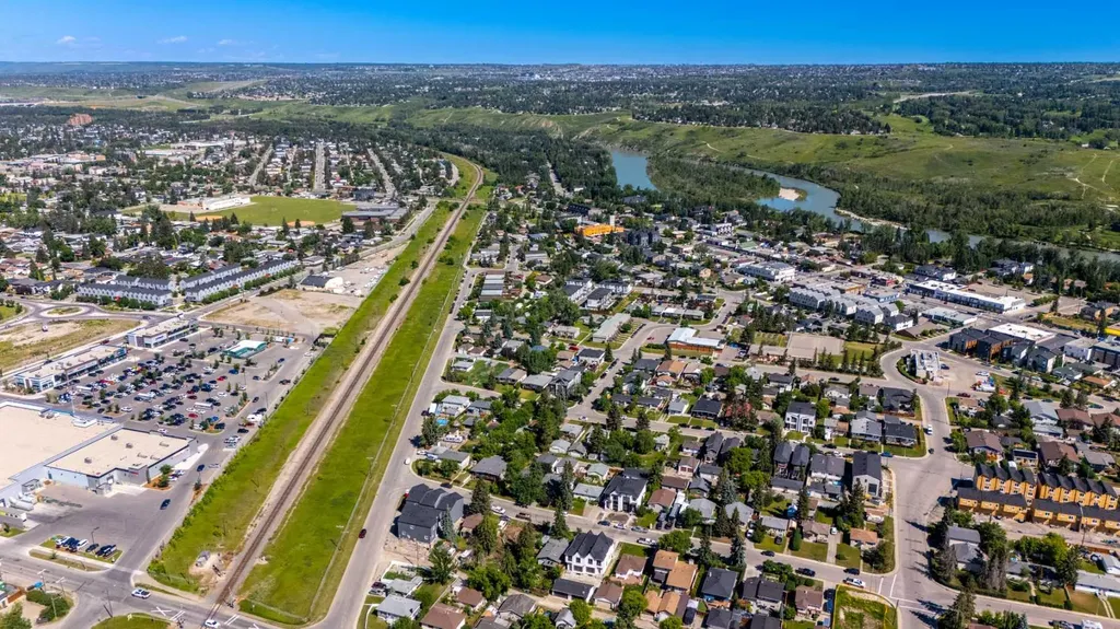 6427 33 Avenue NW Calgary AB T3B 1K9