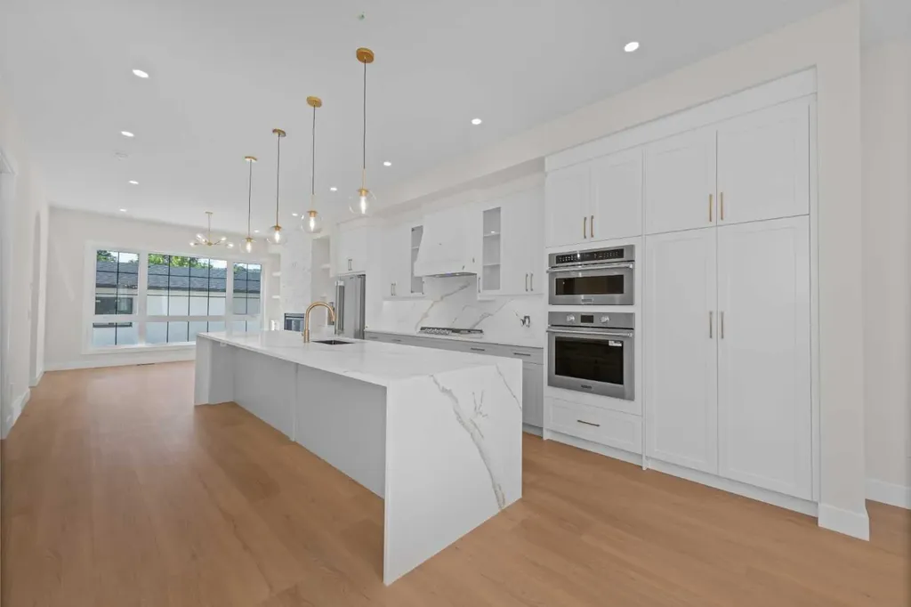 6427 33 Avenue NW Calgary AB T3B 1K9