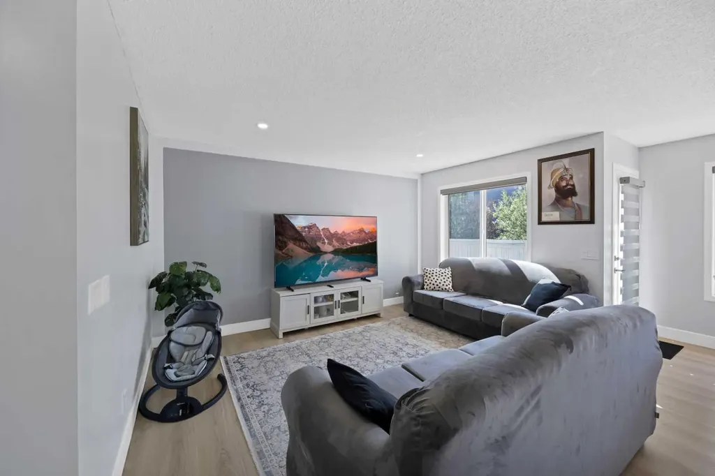 218 Saddlefield Place NE Calgary AB T3J 4Z3