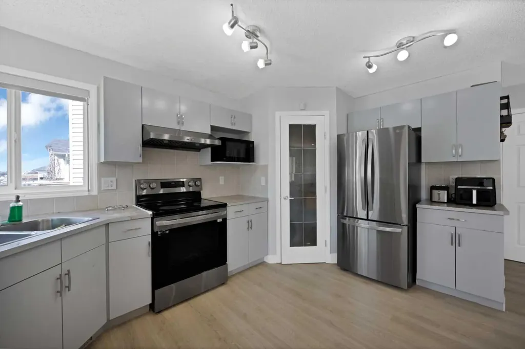 218 Saddlefield Place NE Calgary AB T3J 4Z3