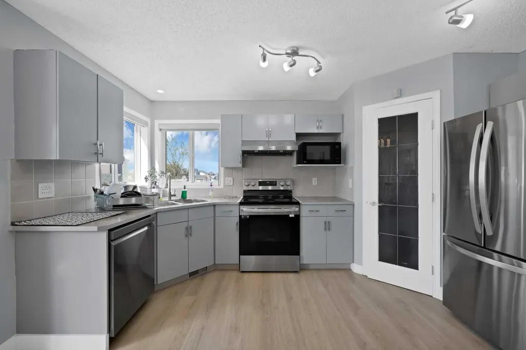 218 Saddlefield Place NE Calgary AB T3J 4Z3