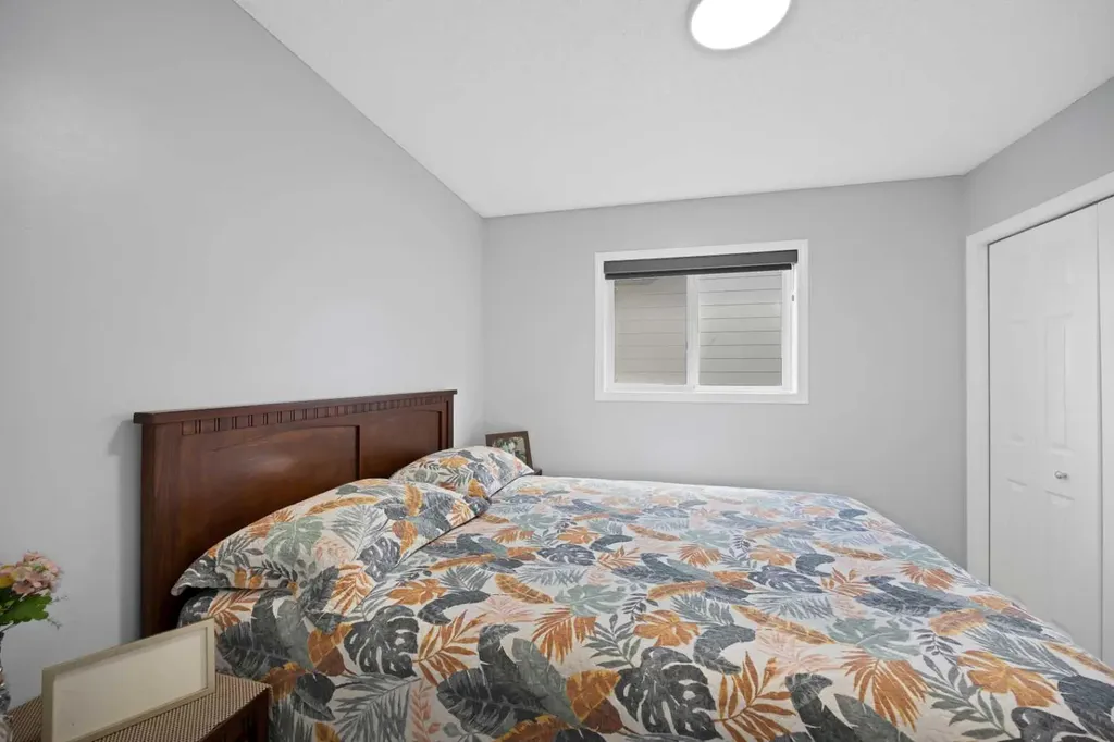 218 Saddlefield Place NE Calgary AB T3J 4Z3