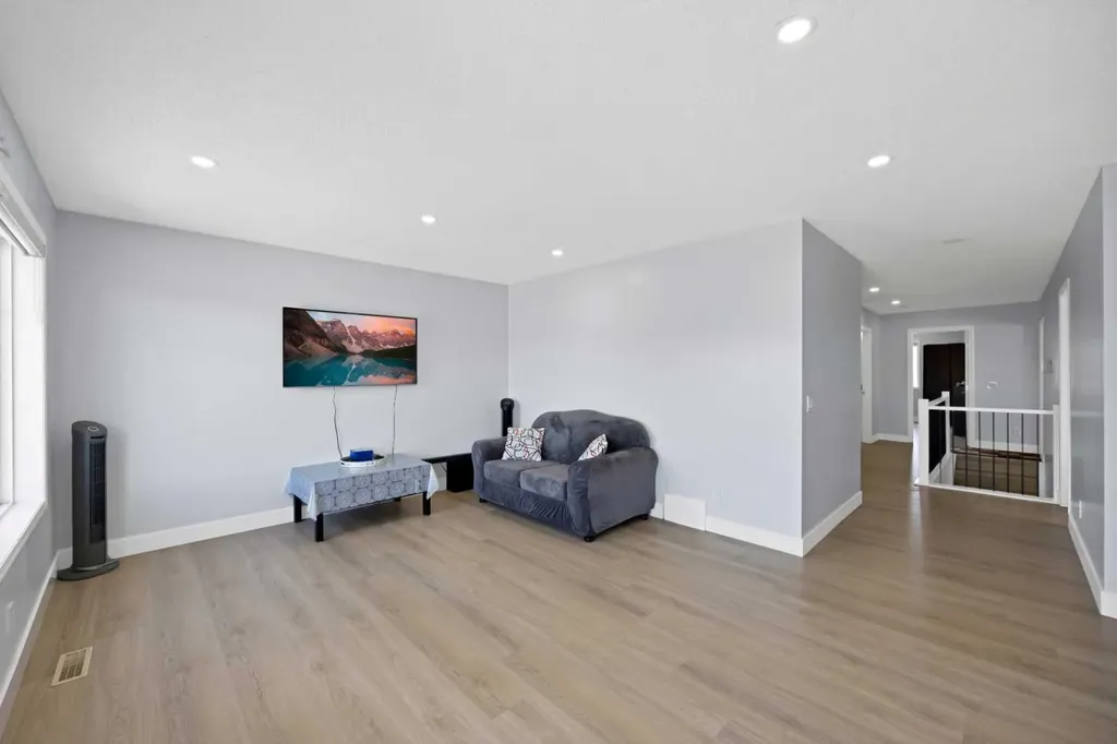 218 Saddlefield Place NE Calgary AB T3J 4Z3